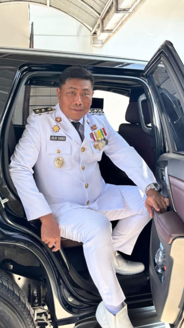 HEBOH! Foto Wabup Deli Serdang Dipajang Kumal dan Rusak di Kantor Camat, Lom Lom: Ini Merendahkan Martabat Saya