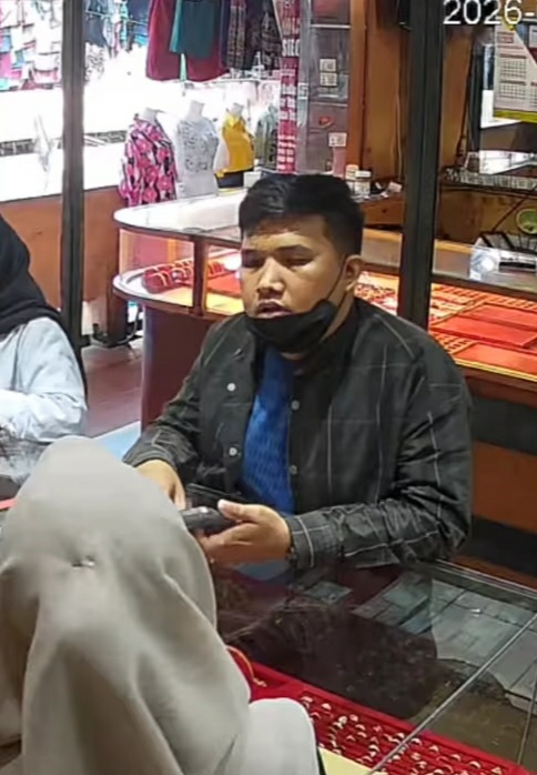 Modus Foto-foto Emas, Pria Bermasker Sukses Gondol Perhiasan Rp100 Juta dari Pasar Horas Siantar